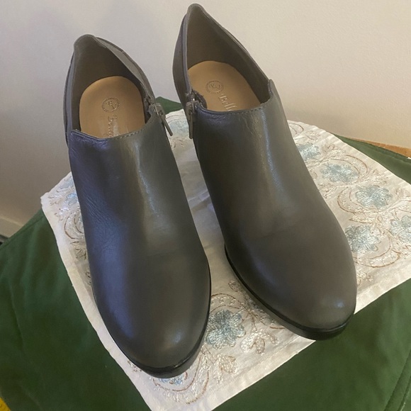 Bella Vita Women’s Heeled Shoes-Leather/Suede Sz 8.5 - Picture 3 of 7